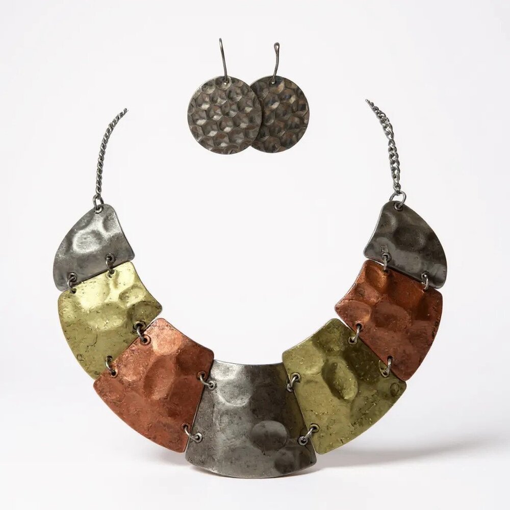 Tri Tone Hammered Gradual Trapezoid Shape Connected Pendant Necklace Earring Set